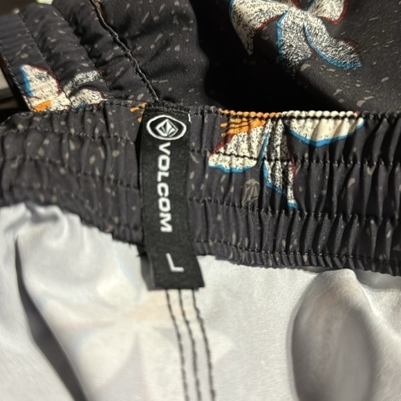 Volcom Manic Trunk 17 Men's Gray Floral Swim Trunks Size Large - Picture 8 of 10